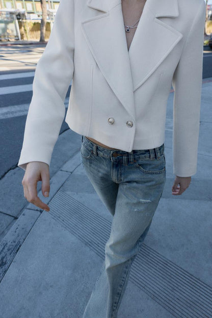 SHORT DOUBLE-BREASTED BLAZER